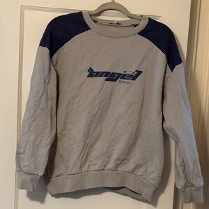 Women’s Subdued Gray and Navy Sweatshirt one size no fabric care tag